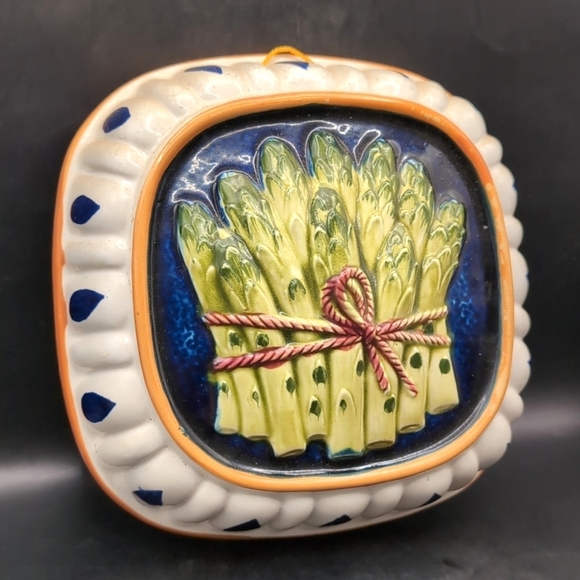 Vintage Majolica Ceramic Asparagus Wall Hanging / Jello Mold - 8.5" Square EUC - Picture 3 of 6